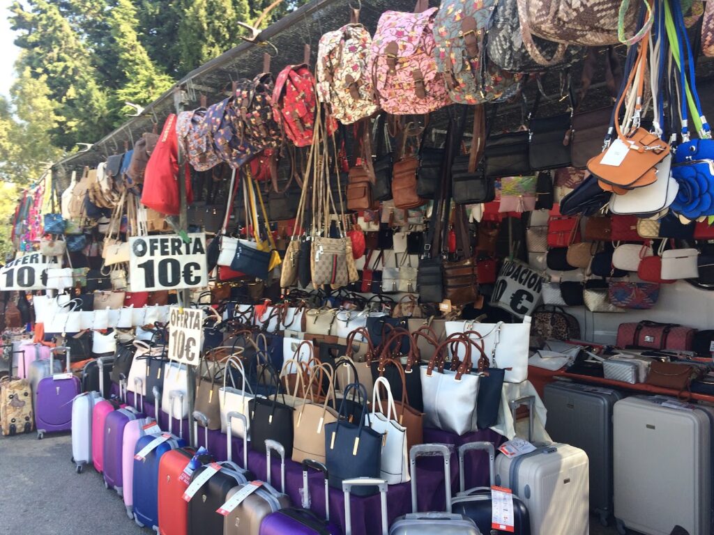 سوق ماربيلا الأسبوعي: الوجهة المتجددة للتسوق